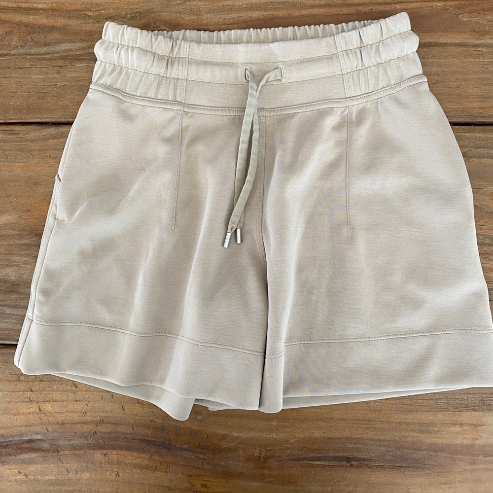 Lululemon Sofstreme Shorts Size 6